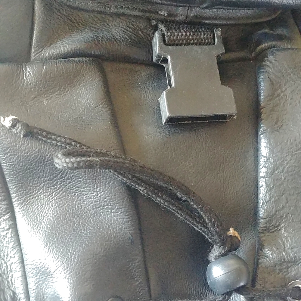 Harley Davidson Leather BackPack - Picture 8 of 12